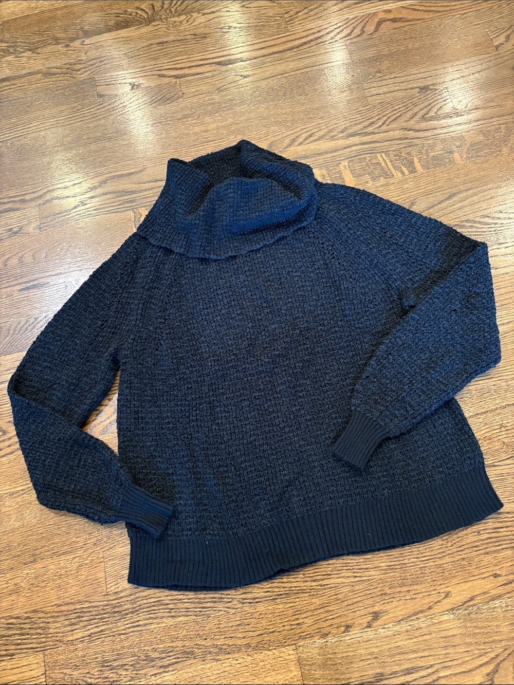 Free People cozy black Turtleneck long Sweater, xS